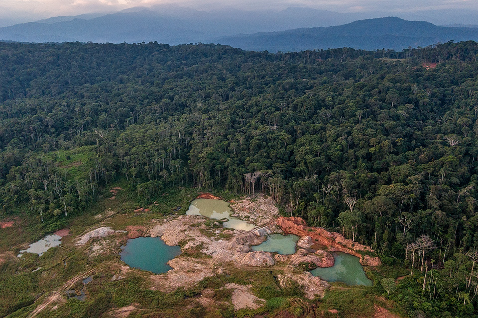 Image showing an open-pit gold mine close to the Pitalala Reserve