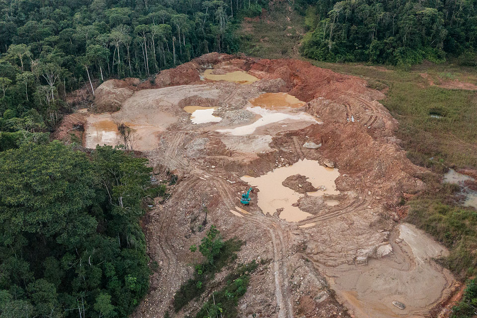 Image showing an open-pit gold mine close to the Pitalala Reserve